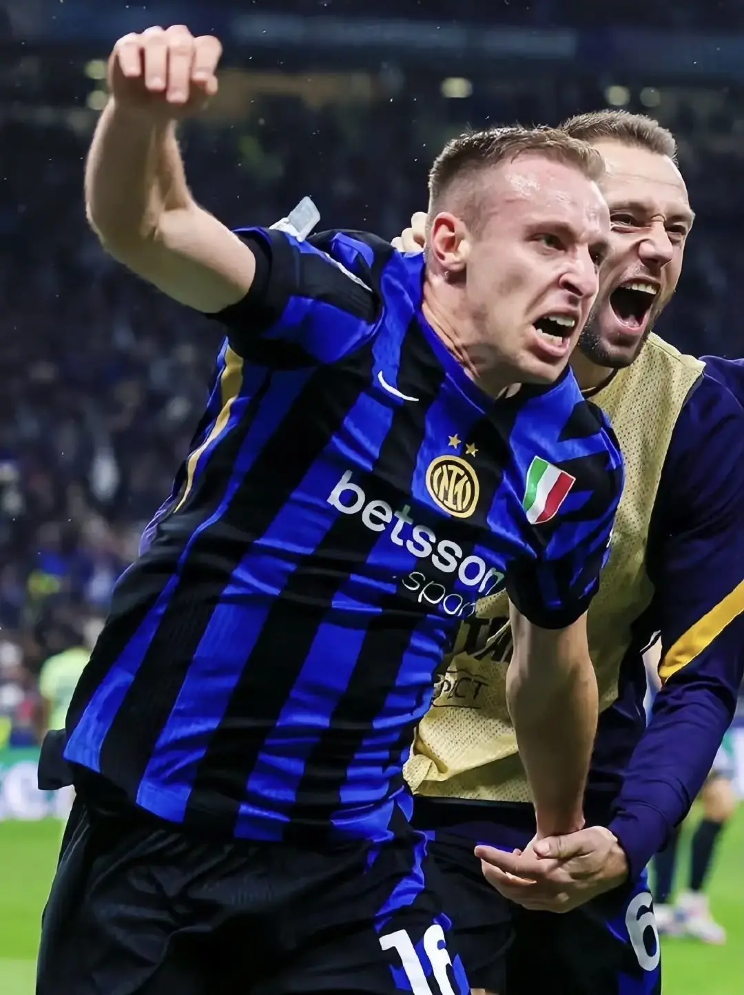 包含国际米兰强势意大利，博格巴2打破历史纪录的词条