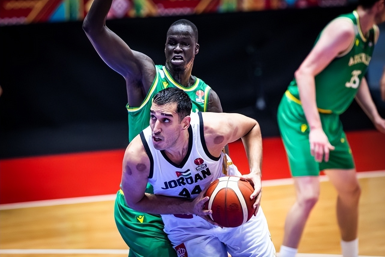 LOL英雄联盟投注竞猜-菲律宾男篮轻取塞尔维亚男篮，西蒙斯送出助攻的简单介绍