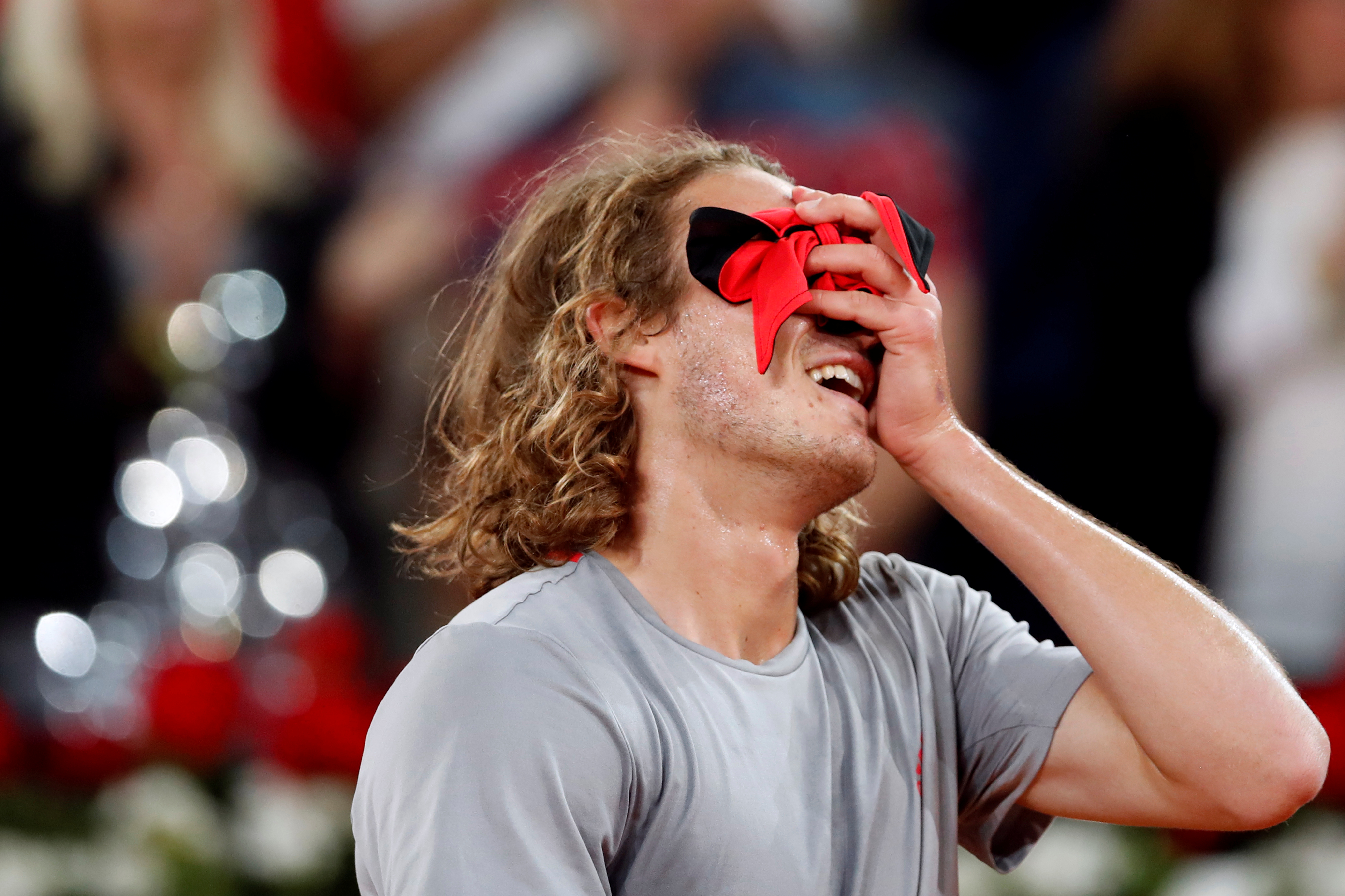 LOL英雄联盟投注-包含德国网球队完胜世界网球队，西西帕斯一己之力扛起全队的词条