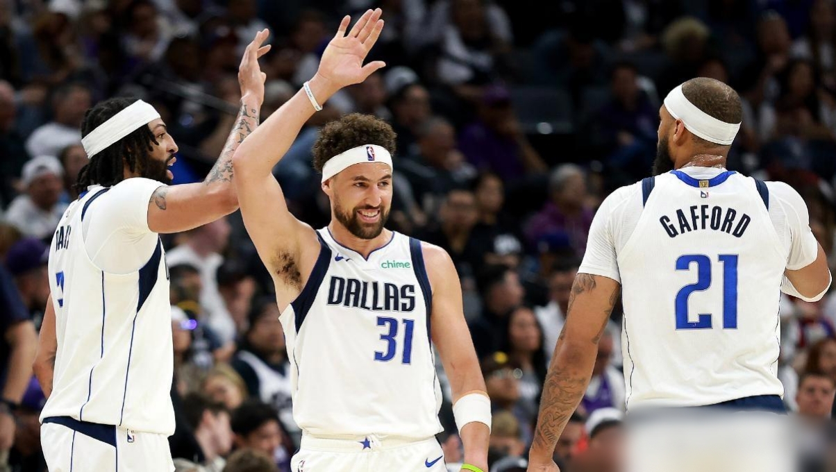 关于独行侠轻取雄鹿B队，乔治关键制胜的信息