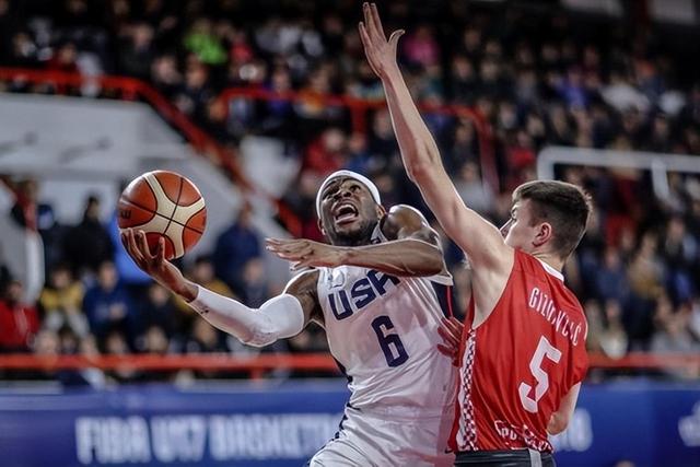 掘金鏖战加拿大男篮,恩比德一己之力扛起全队 掘金鏖战加拿大男篮,恩比德一己之力扛起全队