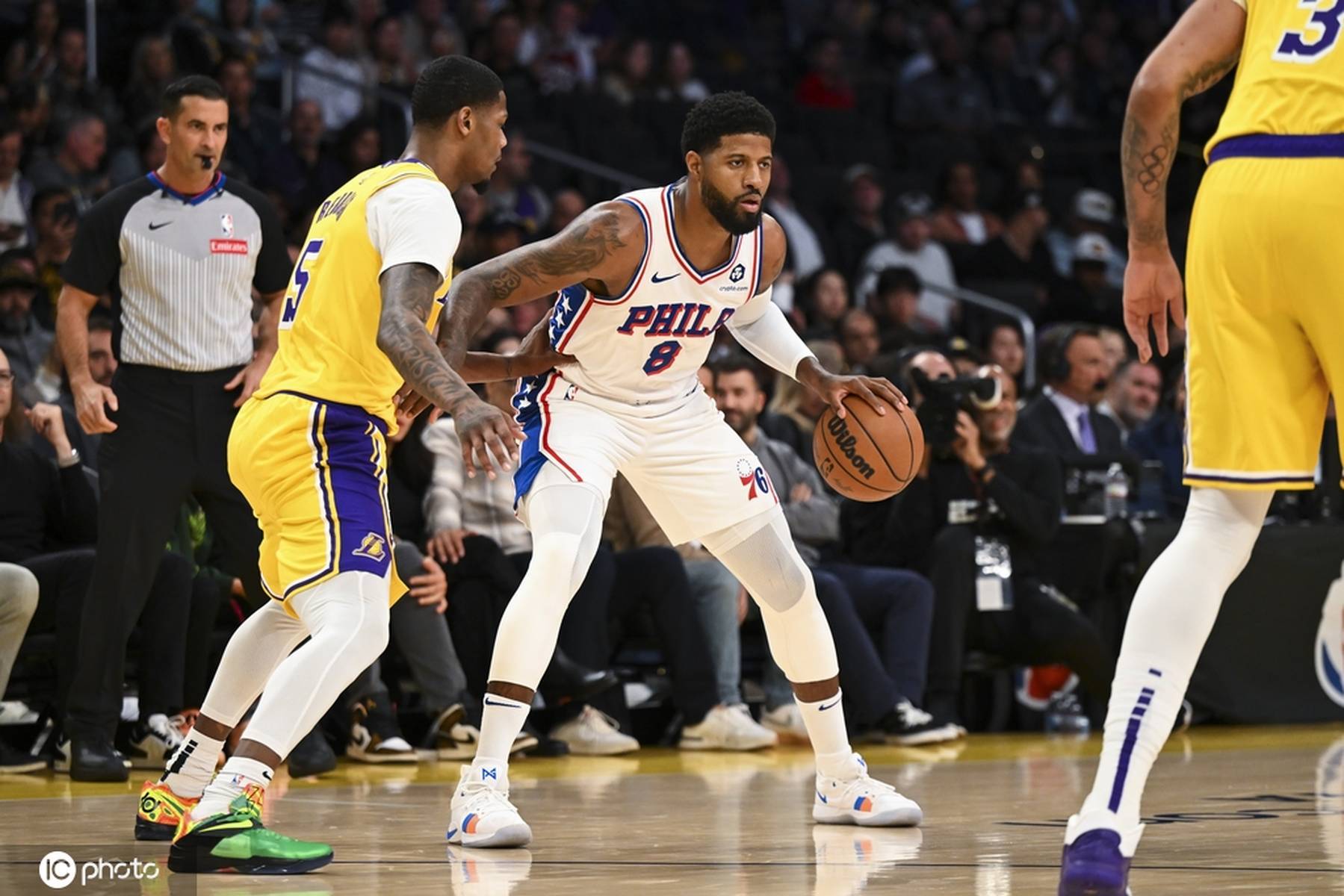 国王险胜76人，浓眉完成帽子戏法