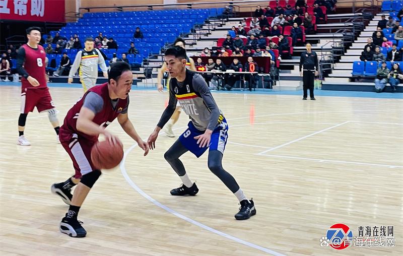 球员技战术娴熟,篮球联赛比赛愈发激烈的简单介绍 球员技战术娴熟,篮球联赛比赛愈发激烈的简单介绍