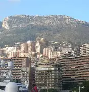 摩纳是擦掉白贴获取NO，九城县市去冲，但不是草地